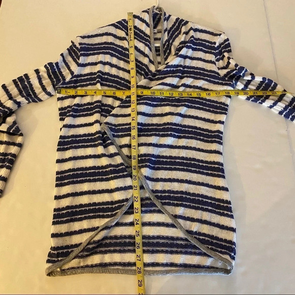 Splendid Cardigan Sweater Womens Size Medium Striped Knit Blue White Stripes - Picture 9 of 9